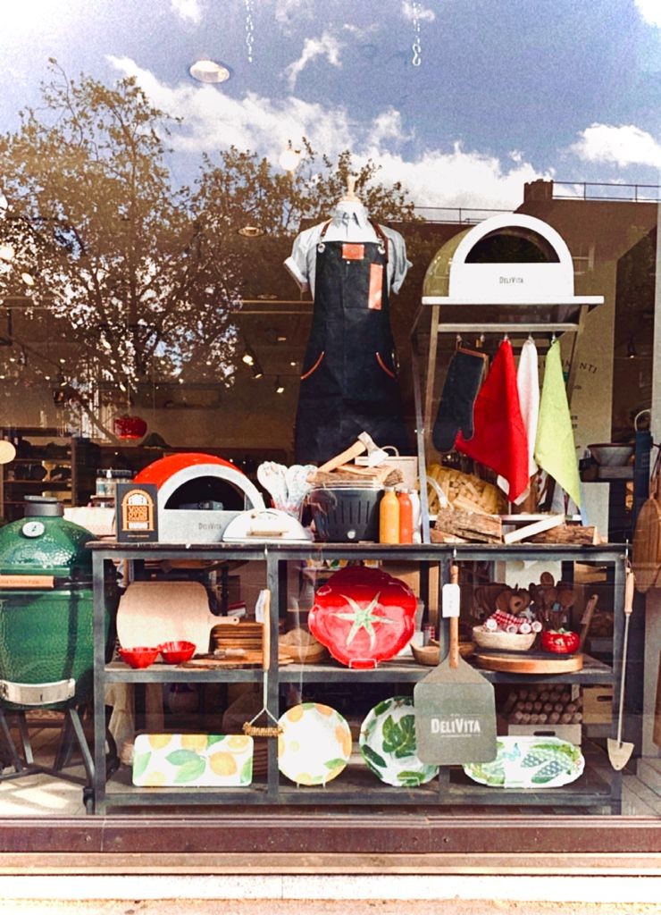 Above: Big Egg and Delivita ovens, along with outdoor dining wares in Divertimenti’s windows.