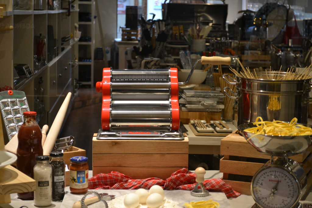 Above: In Argentina, Cook Inc – The Culinary Store presented a pasta making story in its winning window, focusing on a pasta machine, accessories, and ingredients.