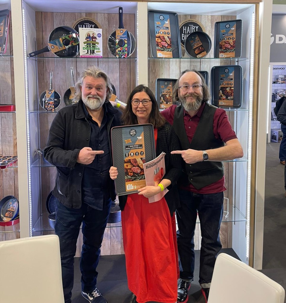 Above: HousewaresNews.net’s Jo Howard looked at The Hairy Bikers’ new bakeware range with the celebrity duo on the ESG stand at Spring Fair.