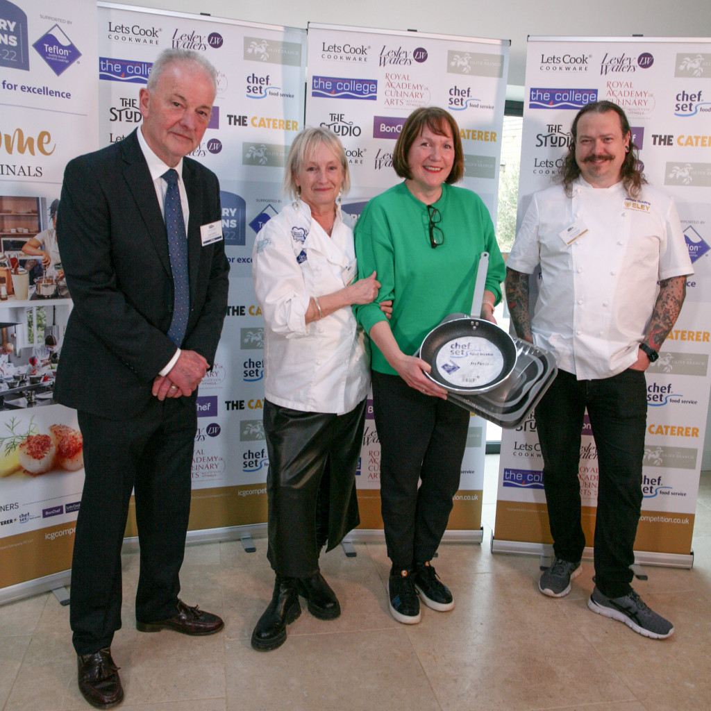 Above: Runner-up and highly commended finalists Carolyn Cerny with chef Lesley Water and Teflon’s Andrew Godfrey of Chemours.